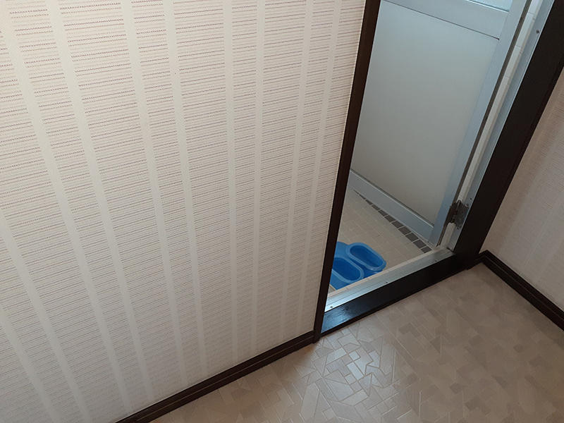 お風呂リフォーム施工前　浴室入口｜滋賀でリフォームするなら匠工房