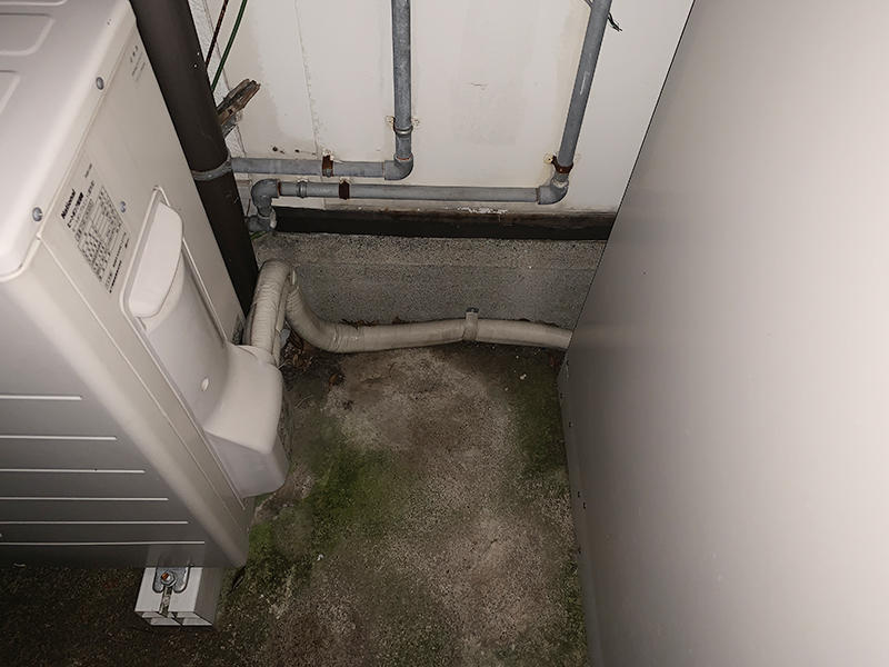 エコキュートリフォーム施工前　配管｜滋賀でリフォームするなら匠工房