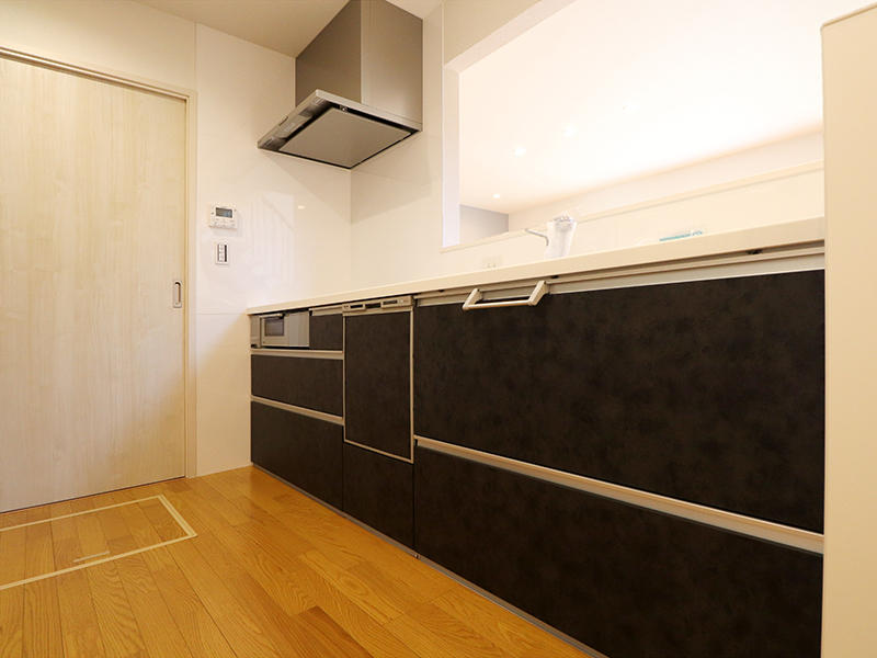 ゼロキューブ新築完成　システムキッチン｜滋賀で家を建てるなら匠工房