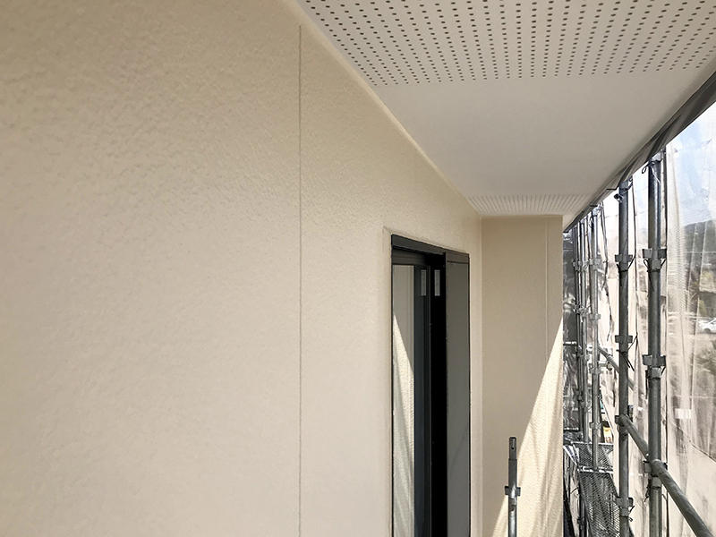 軒天井もしっかりと塗装します