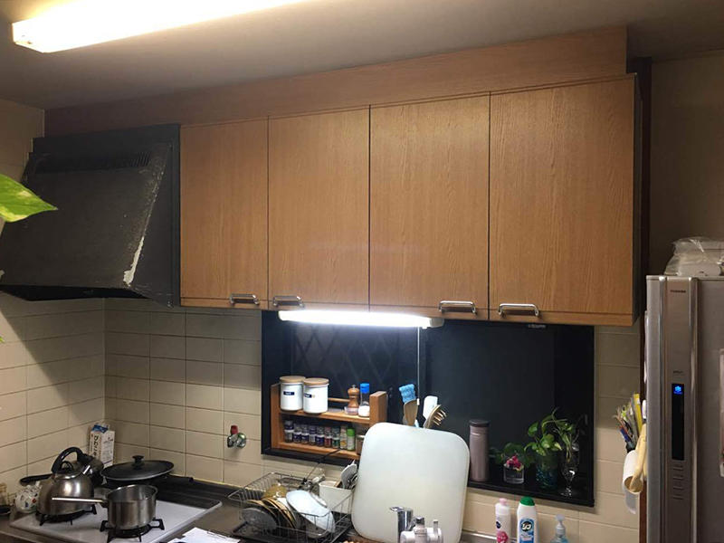 施工前　キッチン吊り戸棚