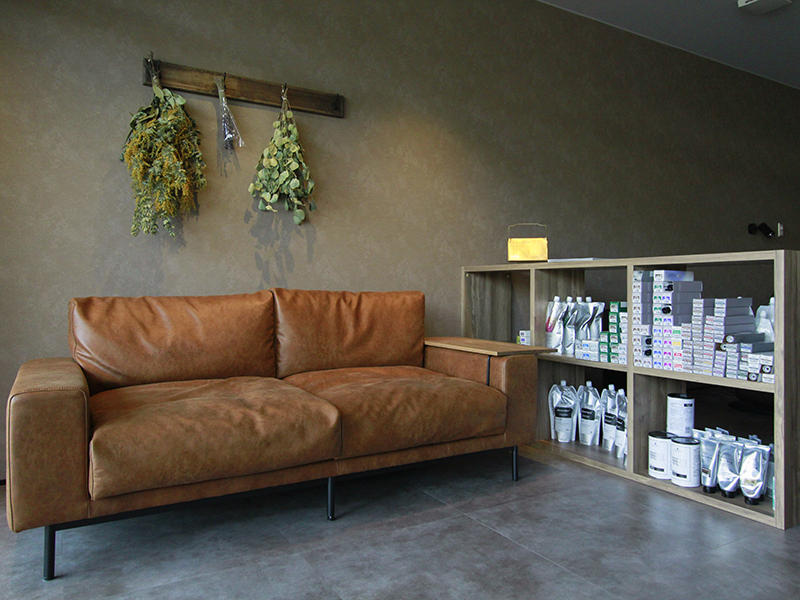 優好美容室様　照明をダウンライトに変更し、手暗がりにならない優しい光へ｜滋賀や京都で店舗リフォームなら匠工房