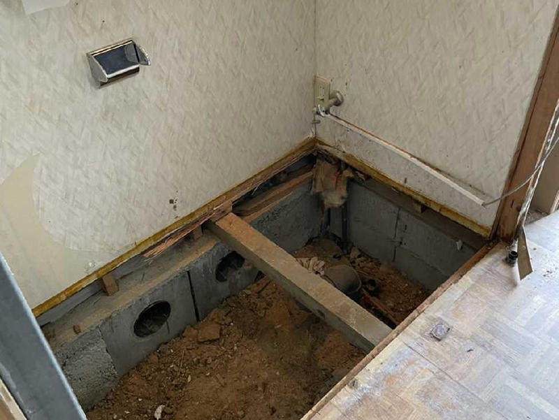 LDKリフォーム施工中　トイレも床も解体｜滋賀でリフォームするなら匠工房