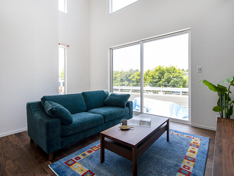 注文住宅新築完成　吹き抜けリビング｜滋賀で家を建てるなら匠工房