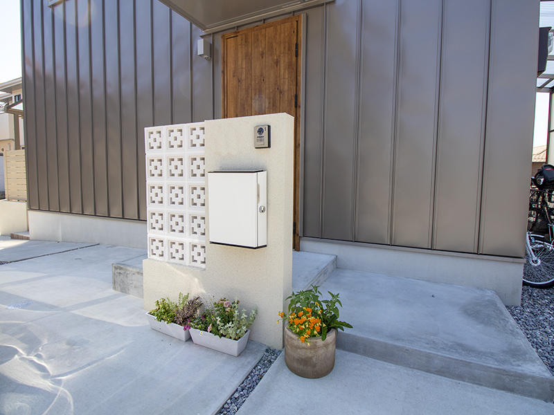 ゼロキューブ新築完成　エントランス｜滋賀で家を建てるなら匠工房