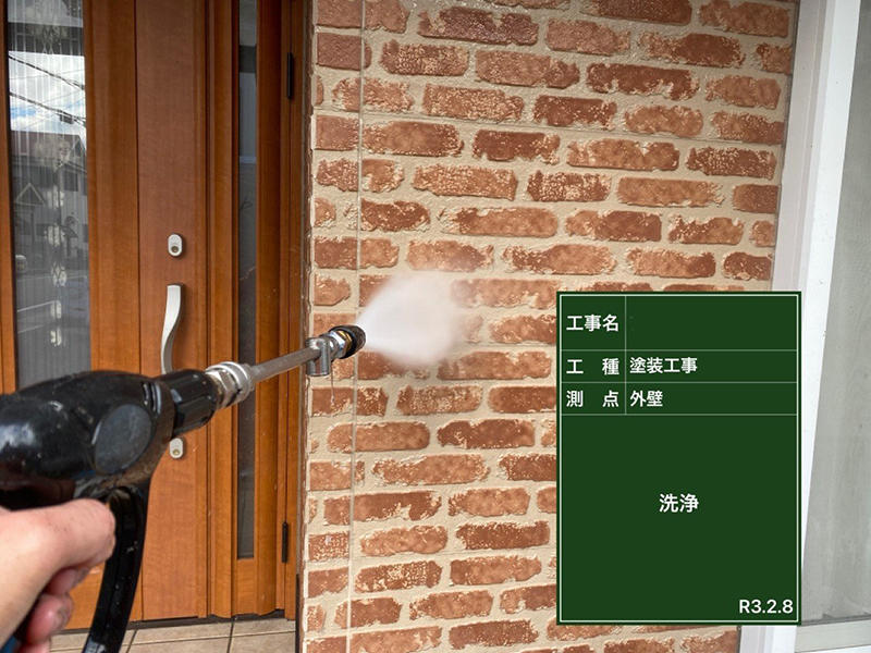 外壁塗装・屋根塗装リフォーム施工中　外壁　高圧洗浄｜滋賀でリフォームするなら匠工房