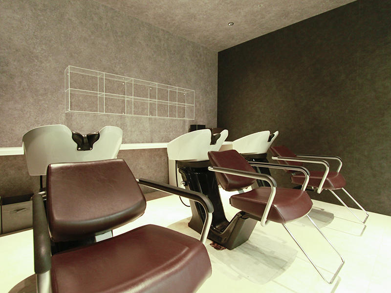 Xarites様　カラーバランスと素材感にこだわり、落ち着きのあるシャンプースペースへ｜滋賀や京都で店舗リフォームなら匠工房