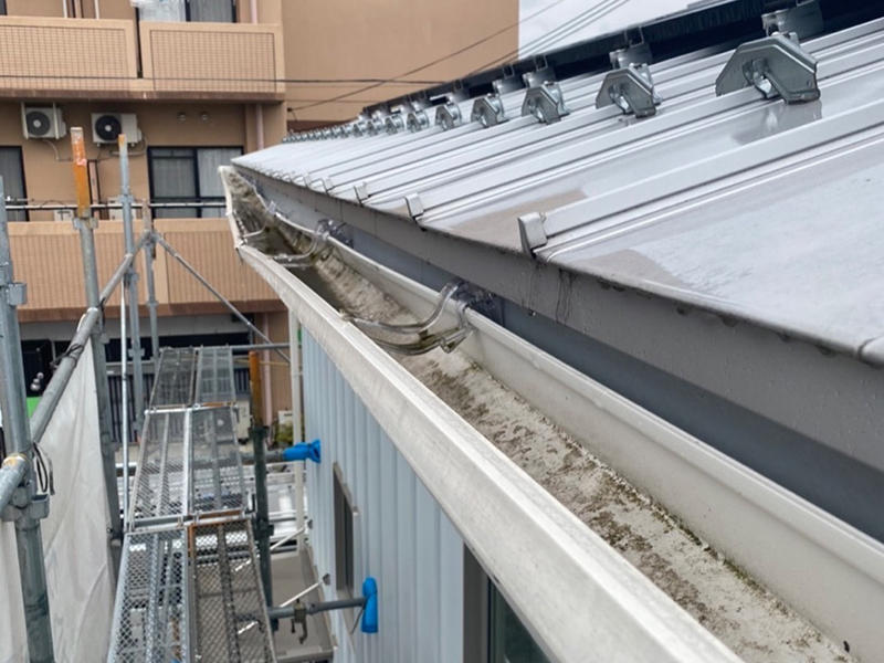 雨樋リフォーム施工前　曲がっています｜滋賀でリフォームするなら匠工房