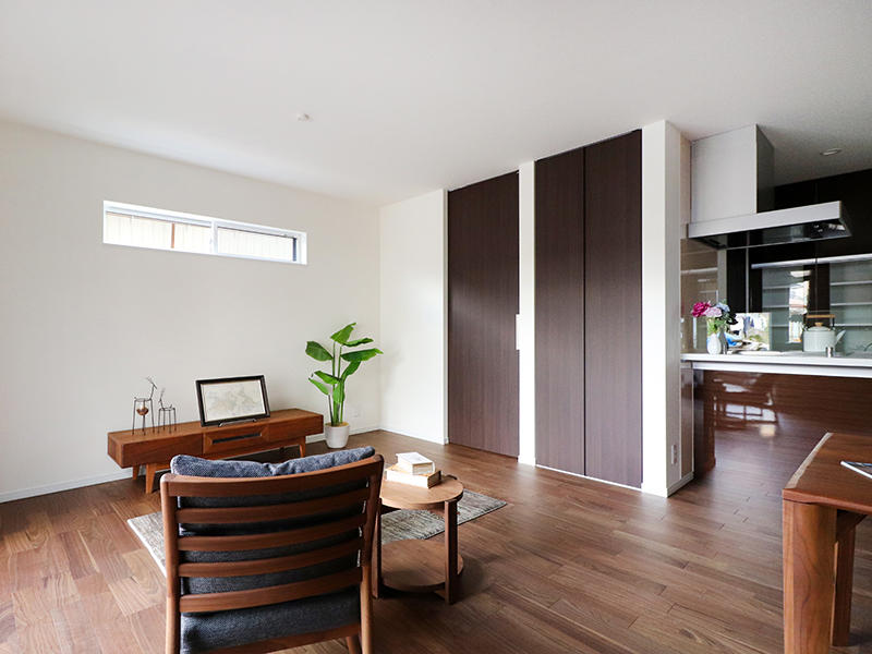 新築フォーセンス　リビング奥には収納スペースを｜滋賀で家を建てるなら匠工房