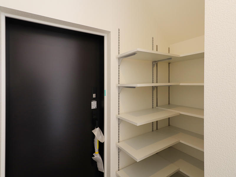 新築注文住宅完成　勝手口とシューズクローク｜滋賀で家を建てるなら匠工房