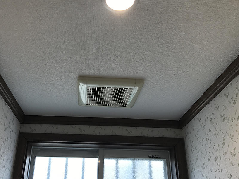 既存　トイレ換気扇　施工前