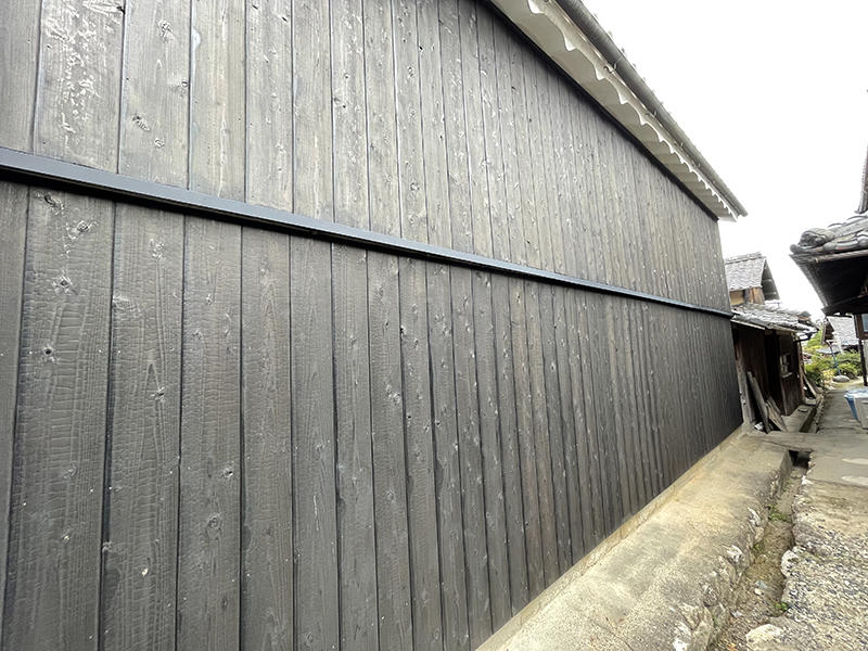 外壁リフォーム完成　前面に焼き板｜滋賀でリフォームするなら匠工房