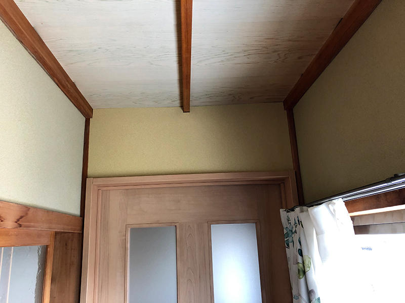 建具リフォーム完成　既存にあわせてクロスを貼りました｜滋賀でリフォームするなら匠工房