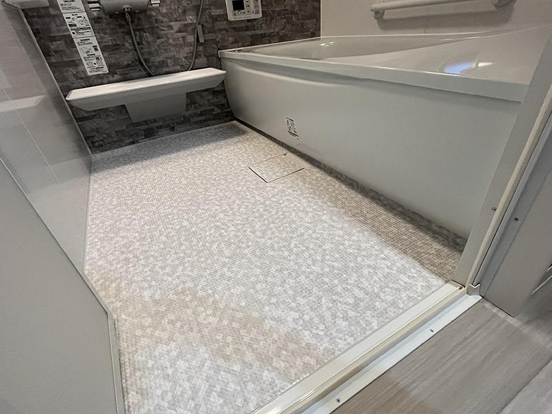 お風呂リフォーム完成　バリアフリーに｜滋賀でリフォームするなら匠工房