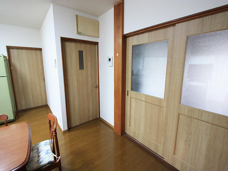 建具も新しく　ガラスの面積を減らしました