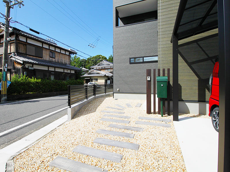 新築フォーセンス完成　アプローチ｜滋賀で家を建てるなら匠工房