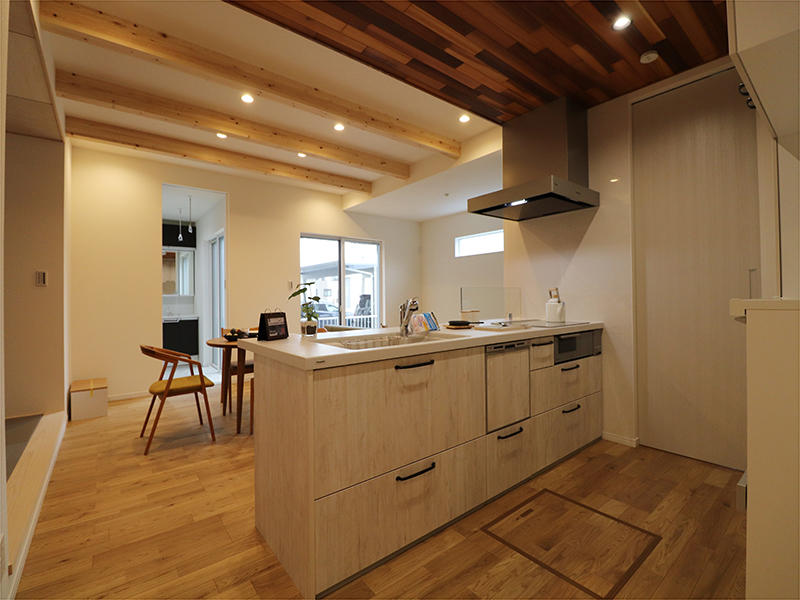 白を基調としたキッチンスペース