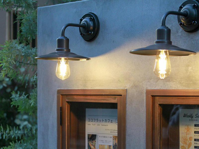 大阪府大阪市 kokoFLAT cafe Hommachi様飲食店　メニューを照らす照明｜滋賀や大阪で店舗リフォームなら匠工房