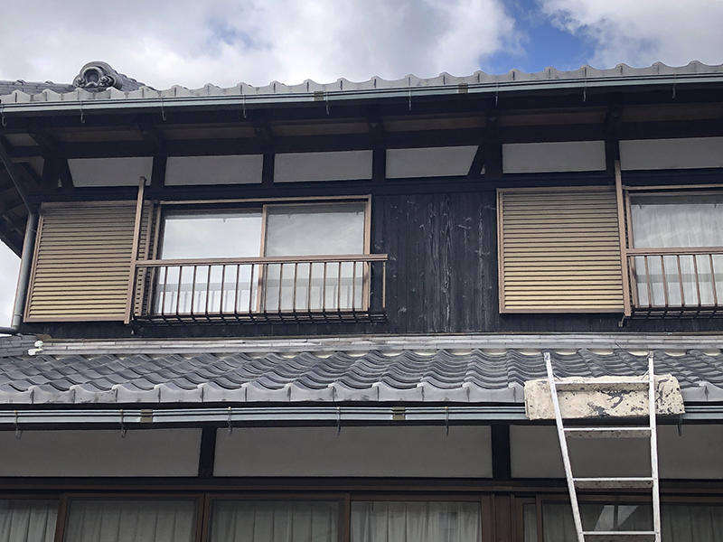 外塀・焼き板塗装リフォーム施工前　焼き板｜滋賀でリフォームするなら匠工房