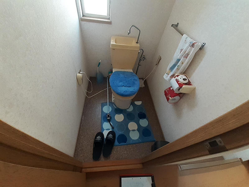 トイレリフォーム施工前　2階：トイレ｜滋賀でリフォームするなら匠工房