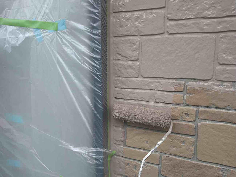 外壁塗装リフォーム施工中　外壁：中塗り　ガイソー　フッ素4ＦⅡ｜滋賀でリフォームするなら匠工房