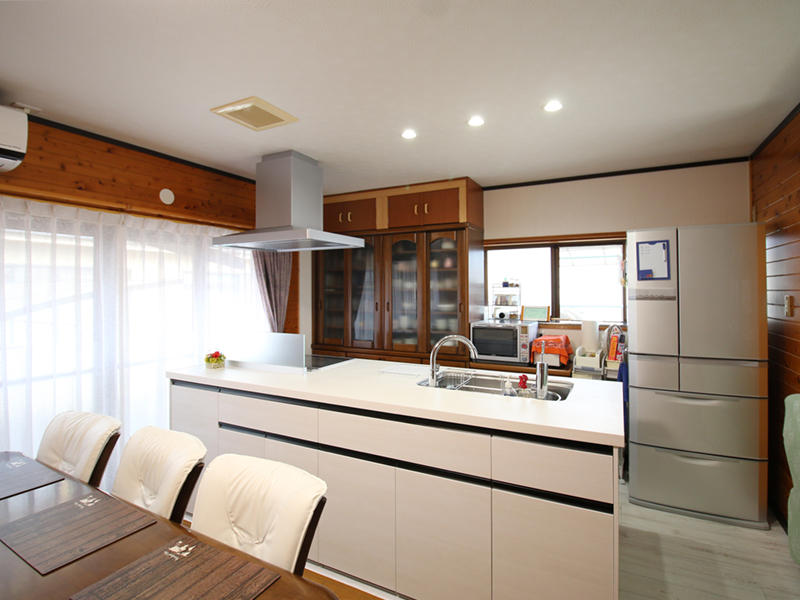 リクシル　キッチン　アレスタ　対面