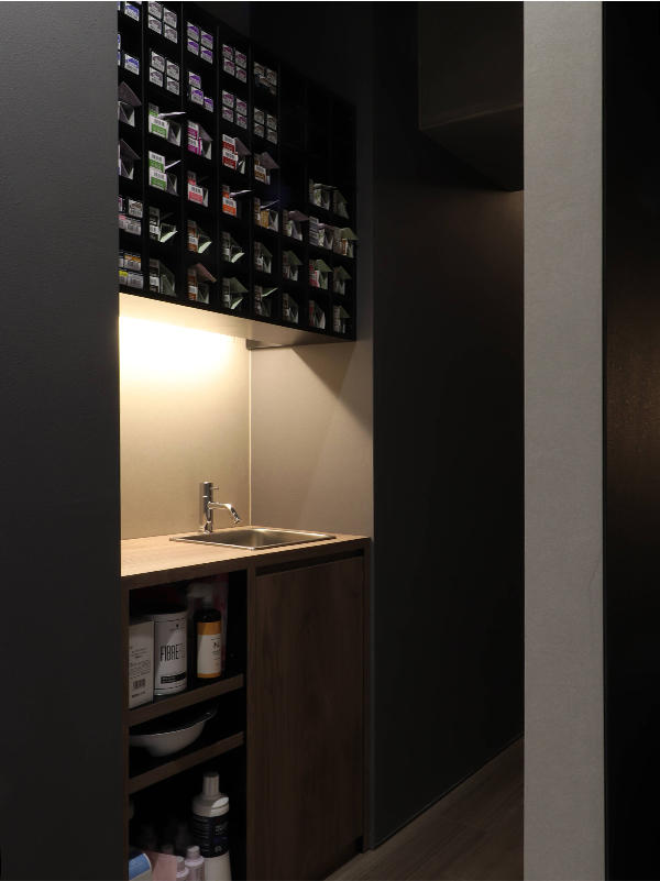 hair salon Zero様美容室 カラー剤もタオルと同じように見せる収納|滋賀や京都で開業するなら匠工房