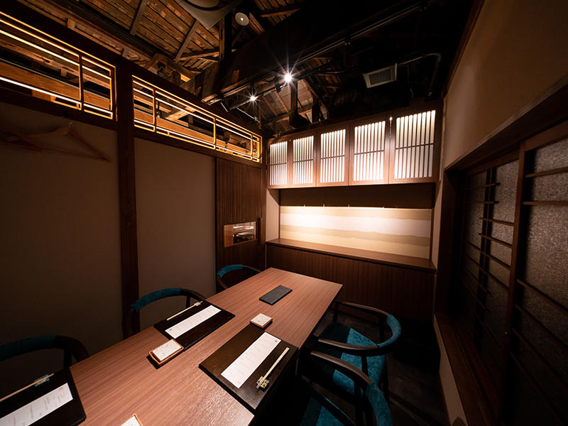 祇園肉邸 新様飲食店　2階は様々な趣向を凝らした完全個室のお部屋があります｜滋賀や京都で店舗リフォームなら匠工房