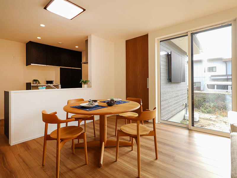 注文住宅新築完成　ダイニング・キッチン｜滋賀で家を建てるなら匠工房
