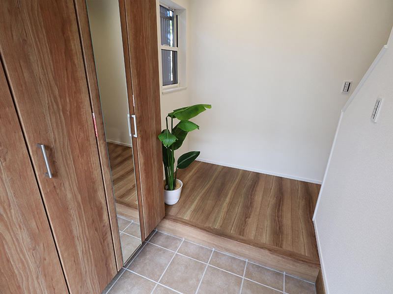 注文住宅新築完成　玄関ホール｜滋賀で家を建てるなら匠工房