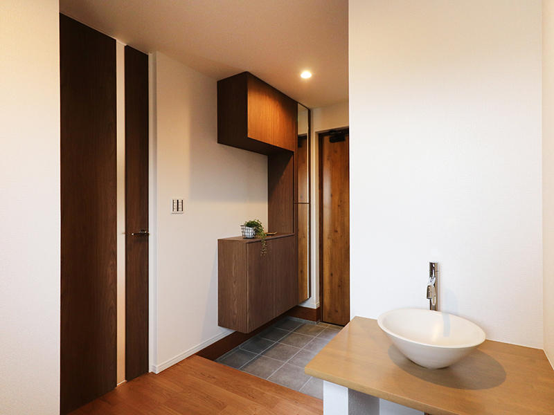 新築フォーセンス完成　玄関奥に手洗いスペース｜滋賀で家を建てるなら匠工房