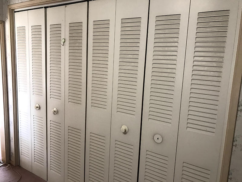 施工前　アルミタイプのクローゼットドア