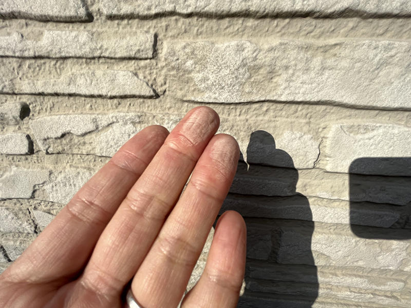 屋根塗装リフォーム施工前　チョーキング現象｜滋賀でリフォームするなら匠工房