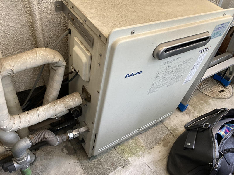 給湯器リフォーム施工前　給湯器｜滋賀でリフォームするなら匠工房