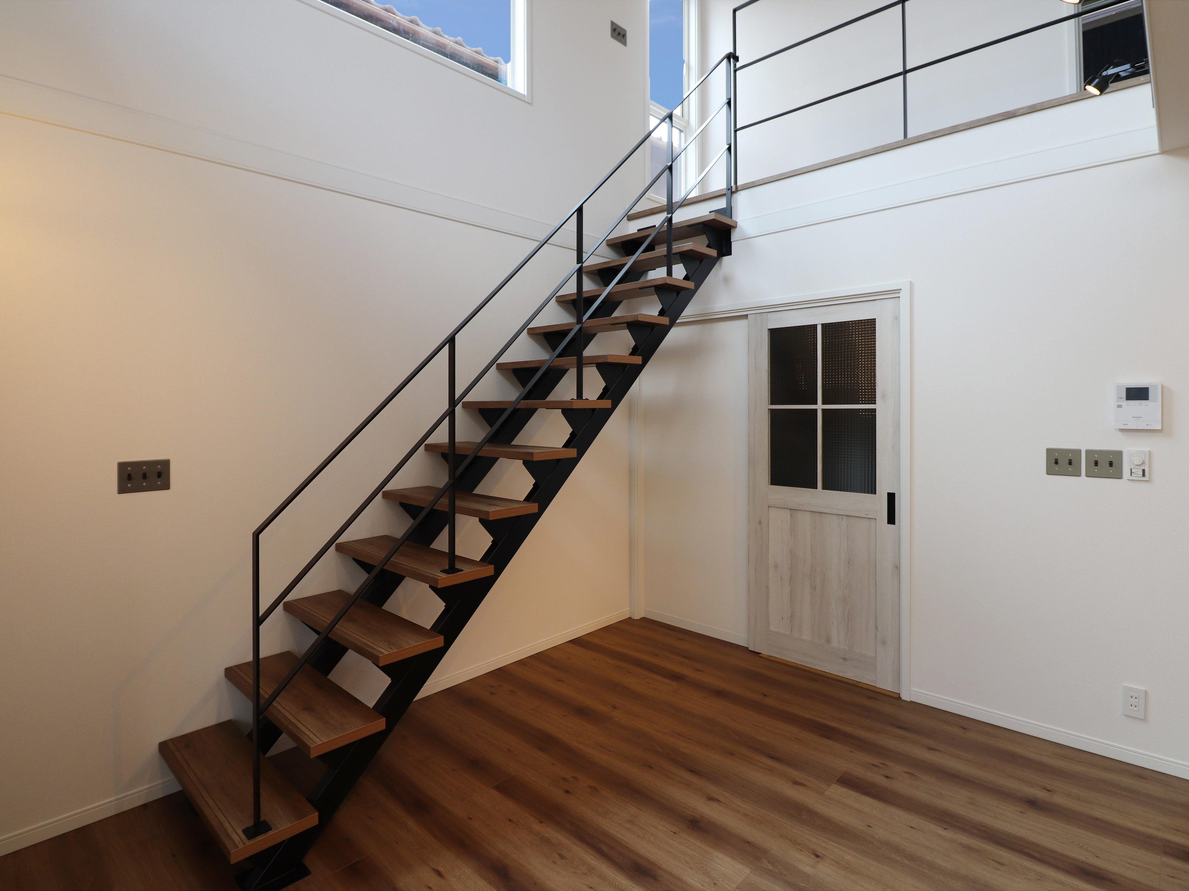 新築ゼロキューブマリブ完成 階段|滋賀で建てるなら匠工房