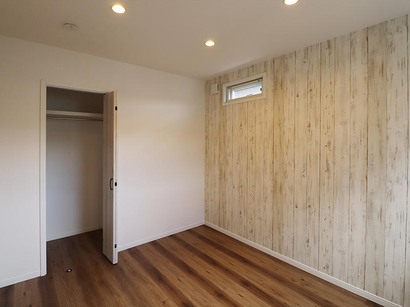 新築ゼロキューブマリブ完成　アクセントクロス　RE-7513｜滋賀で建てるなら匠工房