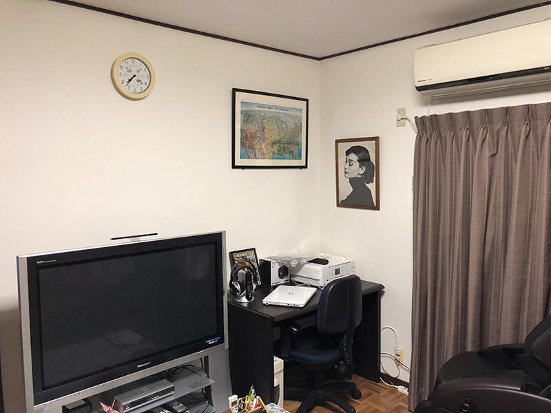 リビングのクロスも貼り変えて、経年の汚れを取りました