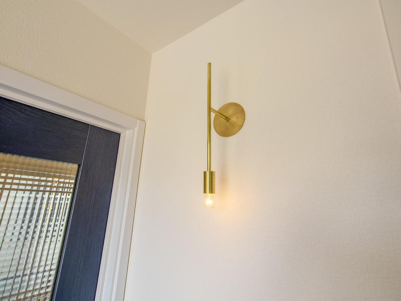 新築ゼロキューブ完成　玄関にアクセントで照明を｜滋賀で家を建てるなら匠工房