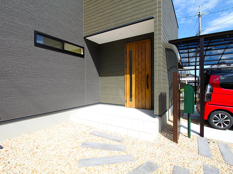 新築フォーセンス完成　玄関ポーチ｜滋賀で家を建てるなら匠工房