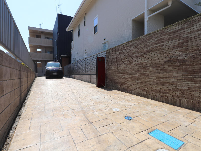 ゼロキューブ完成　駐車スペース｜滋賀で家を建てるなら匠工房