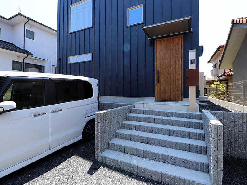 新築ゼロキューブ完成　アプローチ｜滋賀で家を建てるなら匠工房