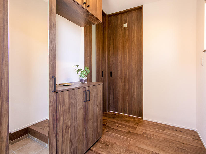 注文住宅新築完成　玄関ホール｜滋賀で家を建てるなら匠工房