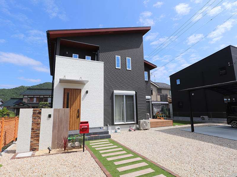 新築フォーセンス完成　アプローチ｜滋賀で家を建てるなら匠工房