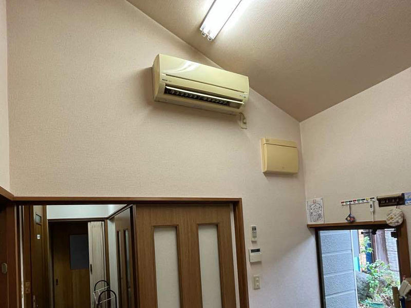 トイレリフォーム施工前　エアコン｜滋賀でリフォームするなら匠工房