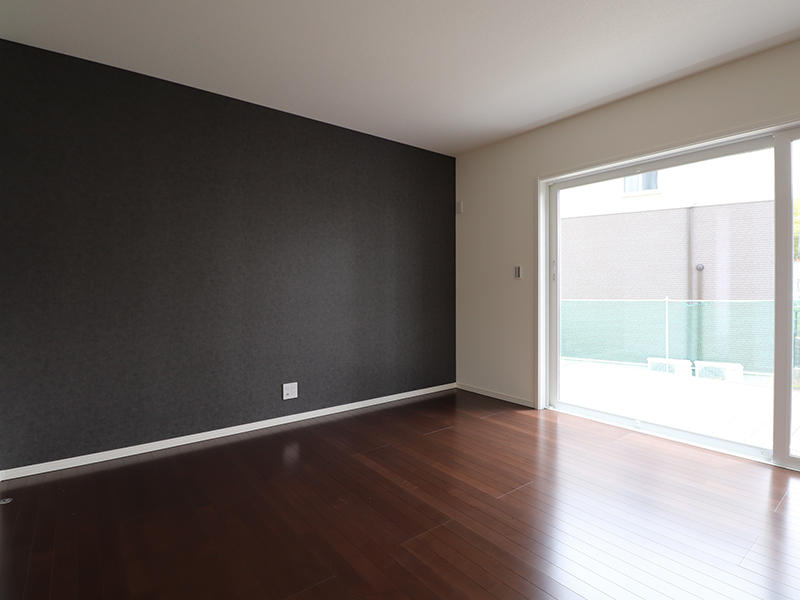 新築ゼロキューブ完成　リビングにアクセントクロス｜滋賀で家を建てるなら匠工房