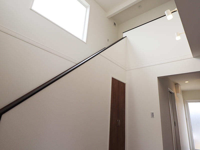 新築ゼロキューブ完成　吹き抜け階段｜滋賀で家を建てるなら匠工房