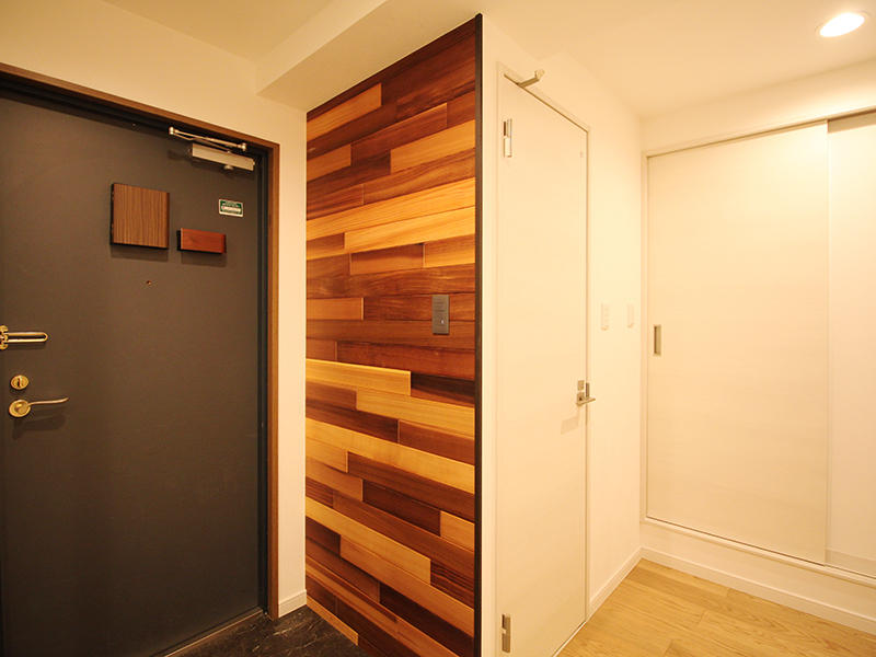 マンションリフォーム完成　玄関にもレッドシダーを｜滋賀でリフォームするなら匠工房