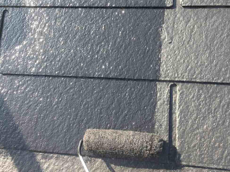 外壁・屋根塗装リフォーム施工中　屋根：上塗り　ガイソー　ガイソーウォールタフネスシリコン｜滋賀でリフォームするなら匠工房