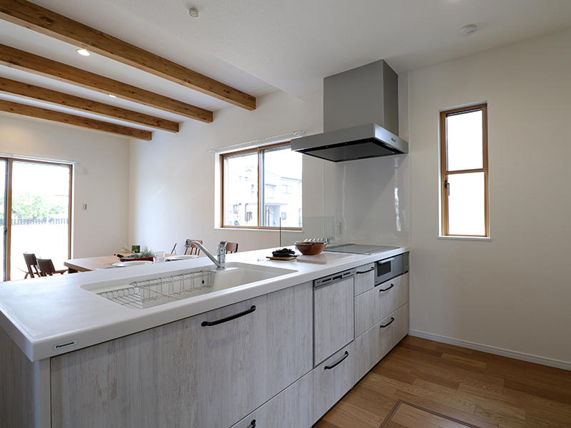 キッチン　オープンなキッチンで家族の笑顔が見れる空間