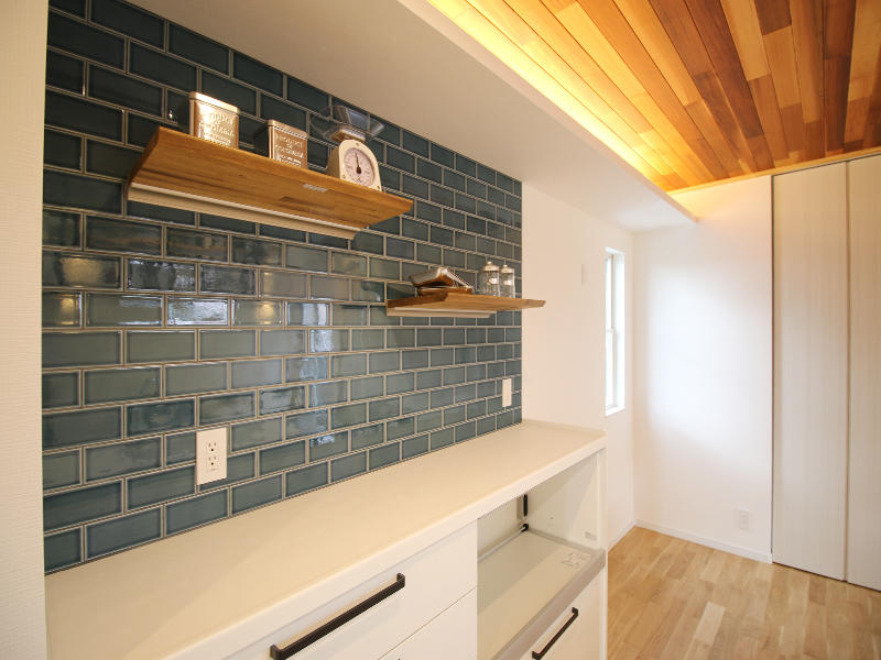 家電収納スペース　背面タイル